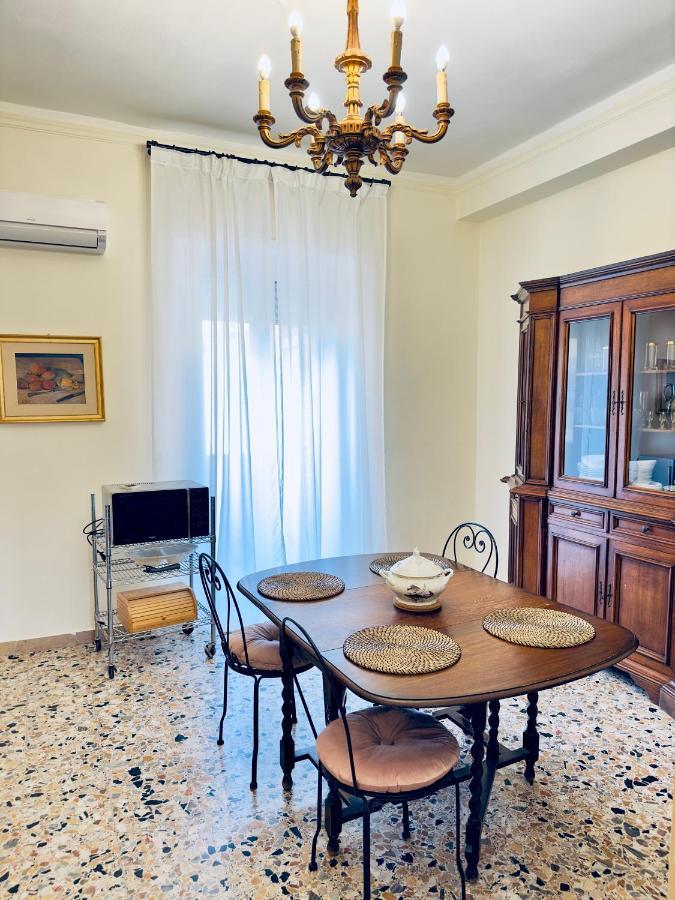 Elegant Apartment In City Center Cagliari Exterior photo