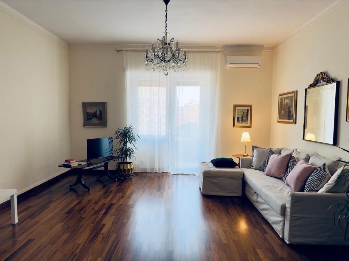 Elegant Apartment In City Center Cagliari Exterior photo